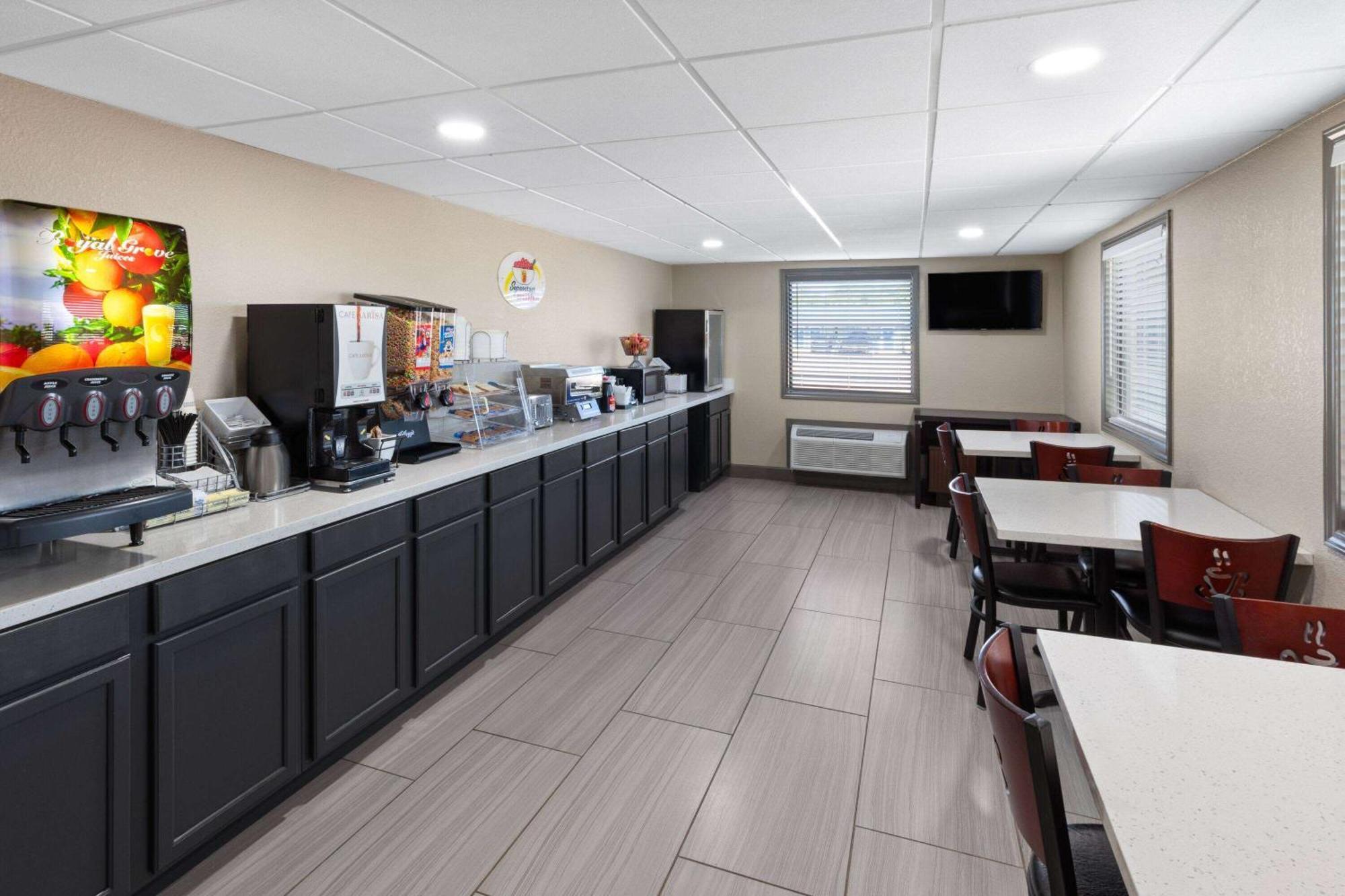 Super 8 By Wyndham Buffalo Exterior foto